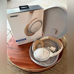 Bose SoundLink Around-Ear Wireless Headphones II